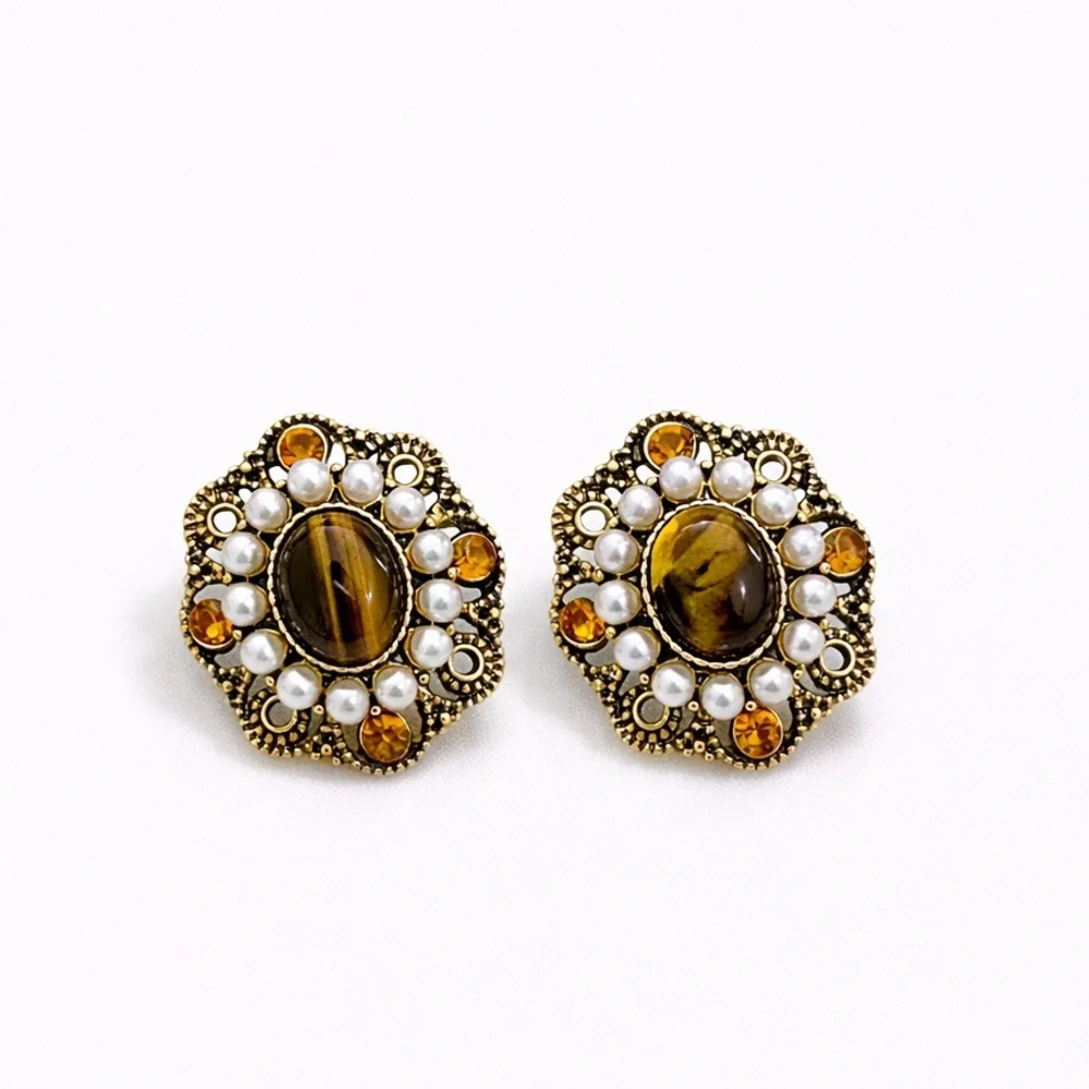 ⚜️ Elegant Gold and Brown Stud Earrings